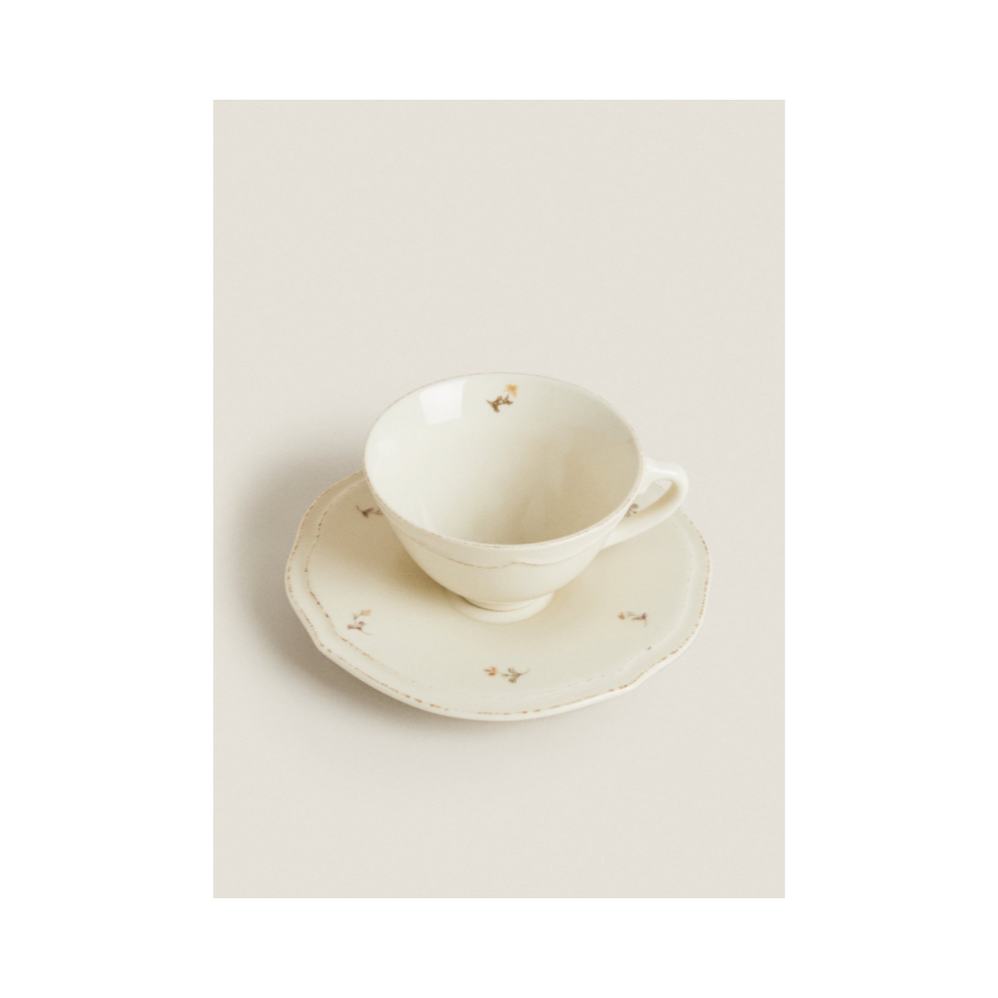 Tea cup with saucer